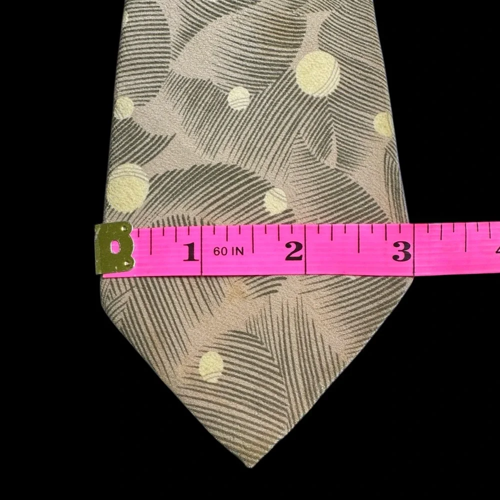 Fendi Roma Mens Silk Tie Taupe Cream Geometric Polka Dot Made in Italy 3.75 Wide